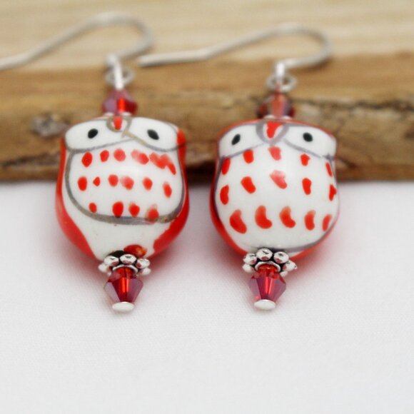 Red Hand Painted Beaded Owl Earrings - Handmade & Hypoallergenic - Picture 2 of 8